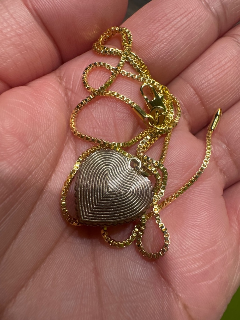 18k gold plated chain Gold shimmer inside Heart Pendant Necklace - Women Jewelry - Picture 8 of 8